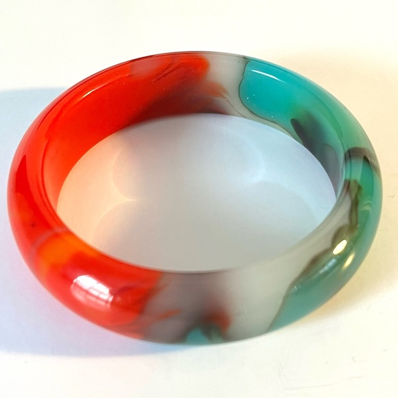 Beautiful Chalcedony Bangle Bracelet in Jade Style - Picture 8 of 8